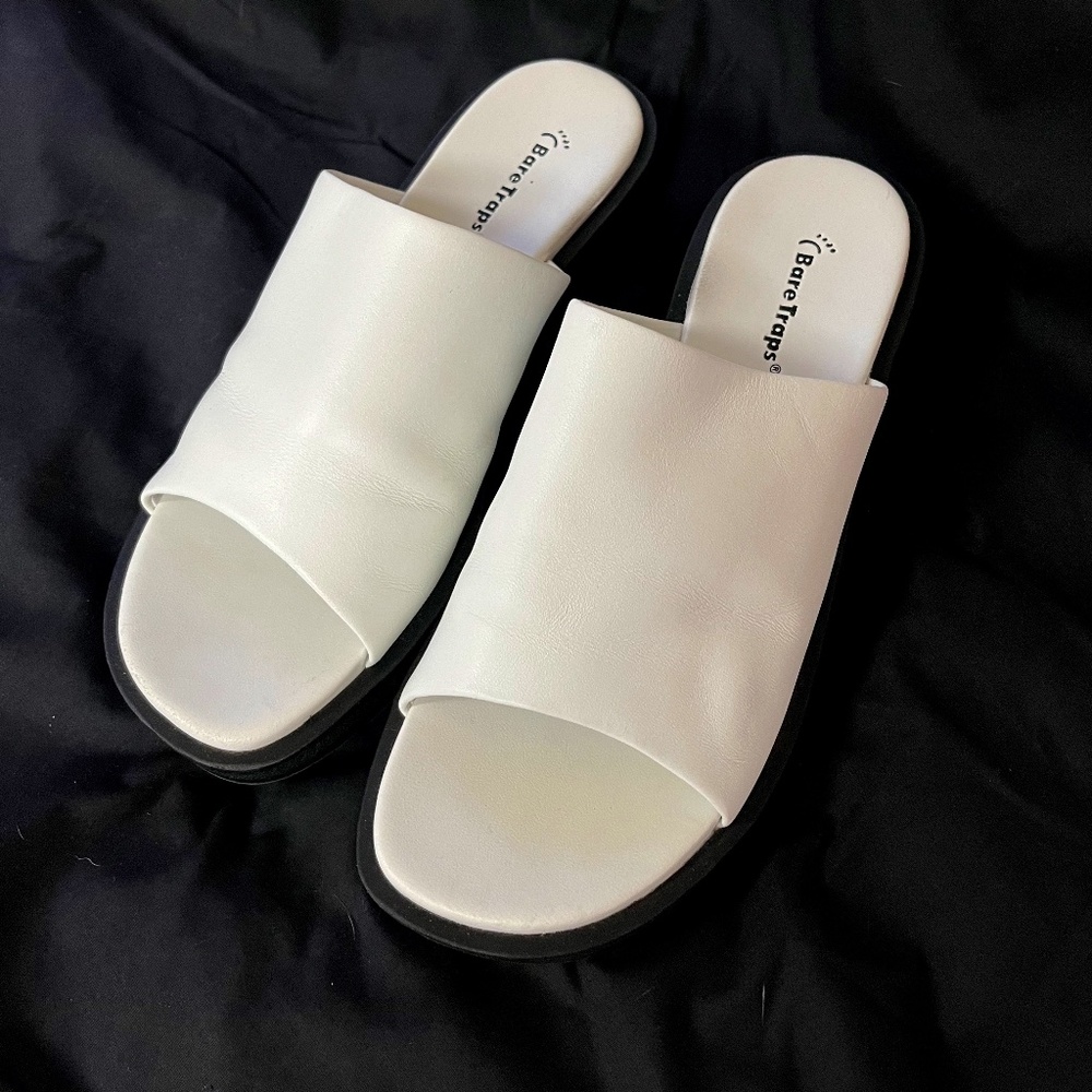 BARELY WORN "BARE TRAPS" REBECCA WOMENS SANDALS - SIZE 10M